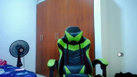 Snapshot of allison_baby_2416 chatting on December 24, 2024, 9:33 pm Alisson online show from December 24, 2024, 9:33 pm