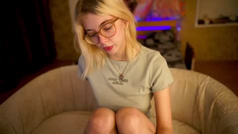 Snapshot of allison_cuty chatting on January 23, 2025, 11:15 pm Allison online show from January 23, 2025, 11:15 pm