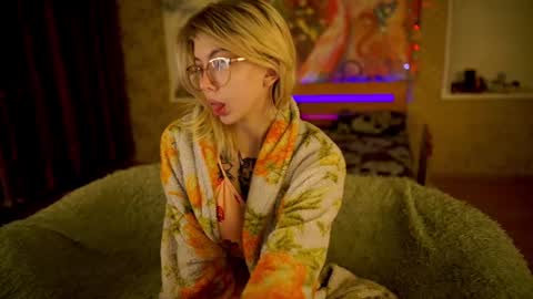 Snapshot of allison_cuty chatting on February 15, 2025, 11:36 pm Allison online show from February 15, 2025, 11:36 pm