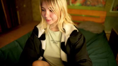 Snapshot of allison_cuty chatting on October 3, 2025, 7:00 pm Allison online show from October 3, 2025, 7:00 pm