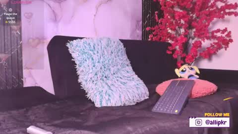 allison_parker1_ online show from May 25, 2026, 12:11 pm