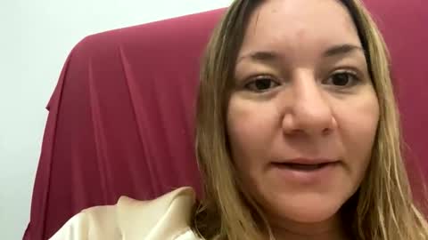 allisonlove2 online show from April 15, 2026, 7:10 pm