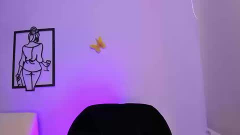 Snapshot of allisonn_bell chatting on September 16, 2025, 9:05 pm Allison online show from September 16, 2025, 9:05 pm