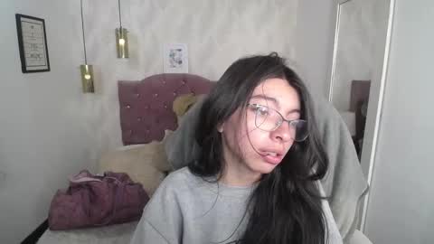 Snapshot of alllyson_ chatting on December 18, 2025, 8:15 pm alison online show from December 18, 2025, 8:15 pm