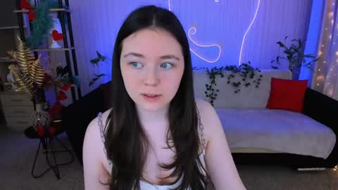 alluringeyess online show from June 5, 2026, 4:35 pm