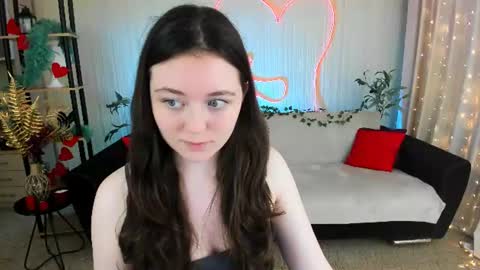 alluringeyess online show from June 18, 2026, 4:22 pm