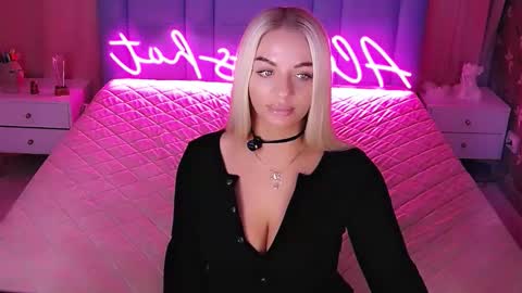 AlwaysHot online show from February 12, 2026, 2:17 am