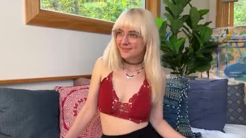 Snapshot of allyelliot chatting on October 13, 2025, 5:46 pm Ally Elliot online show from October 13, 2025, 5:46 pm