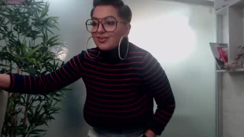 Snapshot of allyiah chatting on February 21, 2025, 8:16 pm online show from February 21, 2025, 8:16 pm