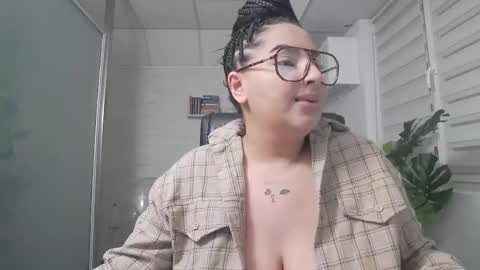 Snapshot of allyiah chatting on October 4, 2025, 4:38 pm online show from October 4, 2025, 4:38 pm