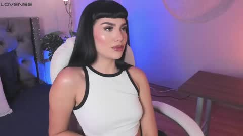 Mia online show from April 17, 2026, 2:31 pm