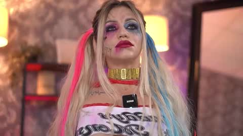 Snapshot of almavelia chatting on January 18, 2026, 10:35 pm Alma online show from January 18, 2026, 10:35 pm