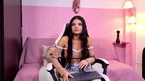 Almendra Monet online show from July 26, 2026, 12:12 pm