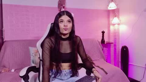 Almendra Monet online show from July 27, 2026, 12:23 pm