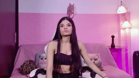 Almendra Monet online show from July 28, 2026, 12:12 pm