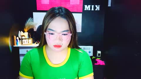 Snapshot of almirablont13 chatting on December 18, 2025, 3:34 am Almira online show from December 18, 2025, 3:34 am