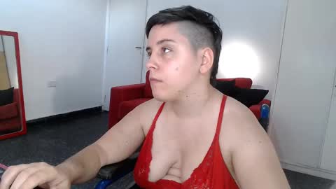 Snapshot of almondonwheels chatting on December 19, 2024, 9:28 pm Almond online show from December 19, 2024, 9:28 pm