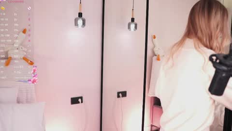 Snapshot of alodiaacomb chatting on May 17, 2026, 3:04 am Lia online show from May 17, 2026, 3:04 am