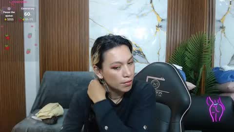 alonddra_tay online show from May 25, 2026, 11:38 am