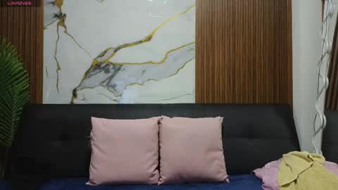 alonddra_tay online show from June 5, 2026, 11:27 am