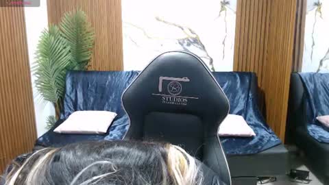 alonddra_tay online show from July 27, 2026, 11:28 am