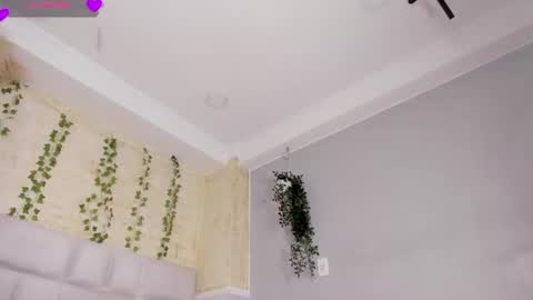 ALONDRA CUTE online show from June 19, 2026, 7:01 am