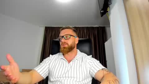 Alphaalexxx Lets reach Me 100 thumbs up online show from June 17, 2026, 3:46 pm