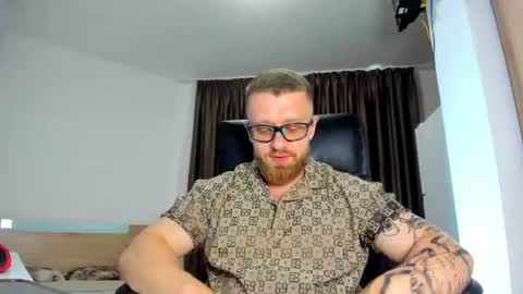 Alphaalexxx Lets reach Me 100 thumbs up online show from June 19, 2026, 4:22 pm