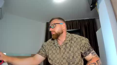 Alphaalexxx Lets reach Me 100 thumbs up online show from June 22, 2026, 5:21 pm