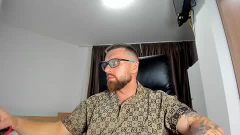 Alphaalexxx Lets reach Me 100 thumbs up online show from July 18, 2026, 6:01 pm