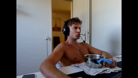 Snapshot of alphah_hunk chatting on April 24, 2026, 1:57 pm alphah_hunk online show from April 24, 2026, 1:57 pm