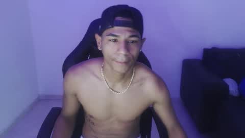 alphas_latins online show from March 8, 2026, 10:13 pm