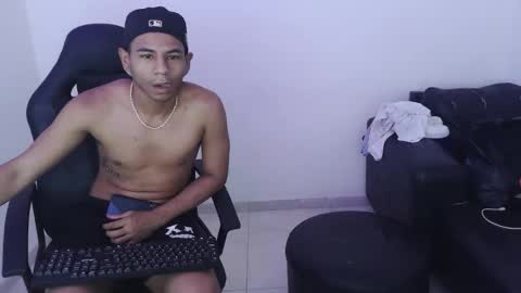 alphas_latins online show from March 18, 2026, 1:09 am