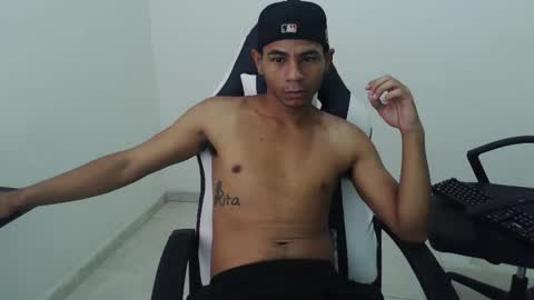 alphas_latins online show from March 25, 2026, 2:50 am