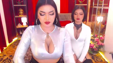 Snapshot of alurajhenson chatting on January 26, 2025, 11:39 pm Alura Jhenson online show from January 26, 2025, 11:39 pm