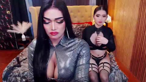 Snapshot of alurajhenson chatting on March 7, 2025, 6:11 pm Alura Jhenson online show from March 7, 2025, 6:11 pm