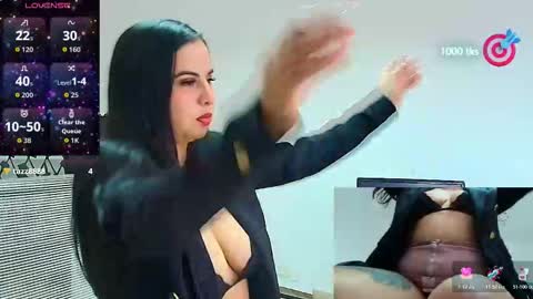 Snapshot of aly_smith_ chatting on November 11, 2025, 12:05 pm A L Y online show from November 11, 2025, 12:05 pm