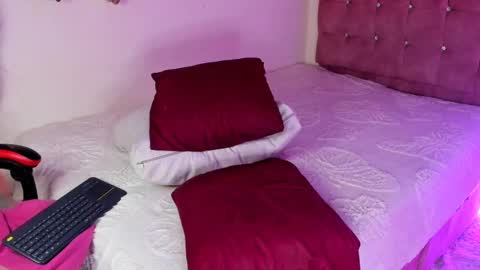 Elyn online show from April 8, 2026, 3:23 pm