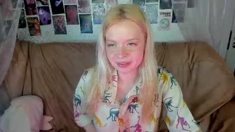 Snapshot of alysameow chatting on June 27, 2026, 3:28 pm Alysa 7GMT online show from June 27, 2026, 3:28 pm