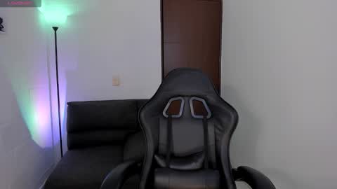 Alyson online show from October 28, 2025, 1:58 pm