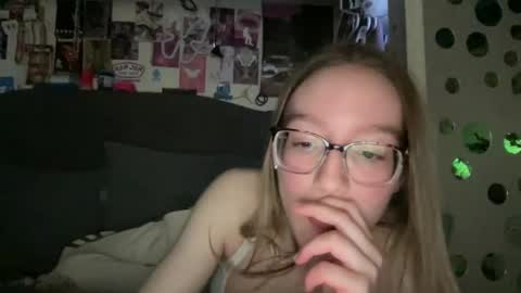 alyssag7001 online show from March 11, 2025, 6:53 am