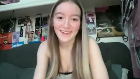 alyssag7001 online show from March 11, 2025, 7:36 pm