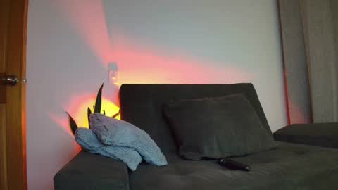 alyssia wolds online show from June 15, 2026, 2:03 am