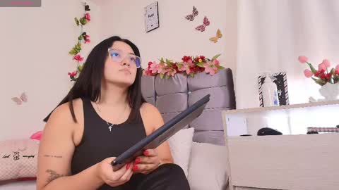 Snapshot of amabella_w chatting on April 20, 2026, 9:05 pm Isabella online show from April 20, 2026, 9:05 pm