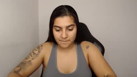 The queen of the biceps  online show from December 13, 2024, 11:23 am