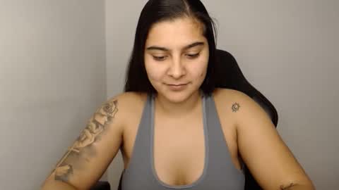 The queen of the biceps  online show from December 27, 2024, 8:28 pm