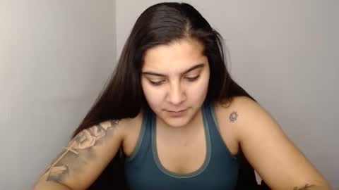 The queen of the biceps  online show from January 29, 2025, 8:40 am