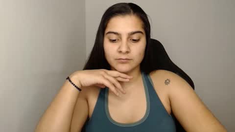 The queen of the biceps  online show from January 31, 2025, 9:26 pm