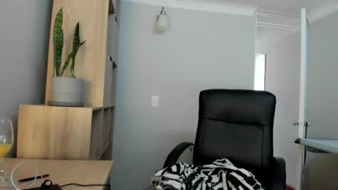 Snapshot of amanda_callum_ chatting on May 26, 2026, 3:30 pm Katha online show from May 26, 2026, 3:30 pm
