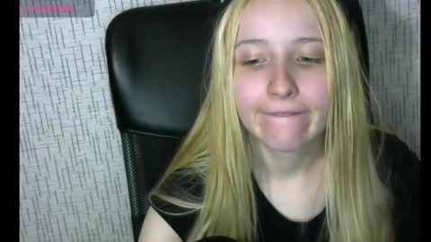 Snapshot of amanda_sherr chatting on December 21, 2024, 4:09 am Amanda online show from December 21, 2024, 4:09 am